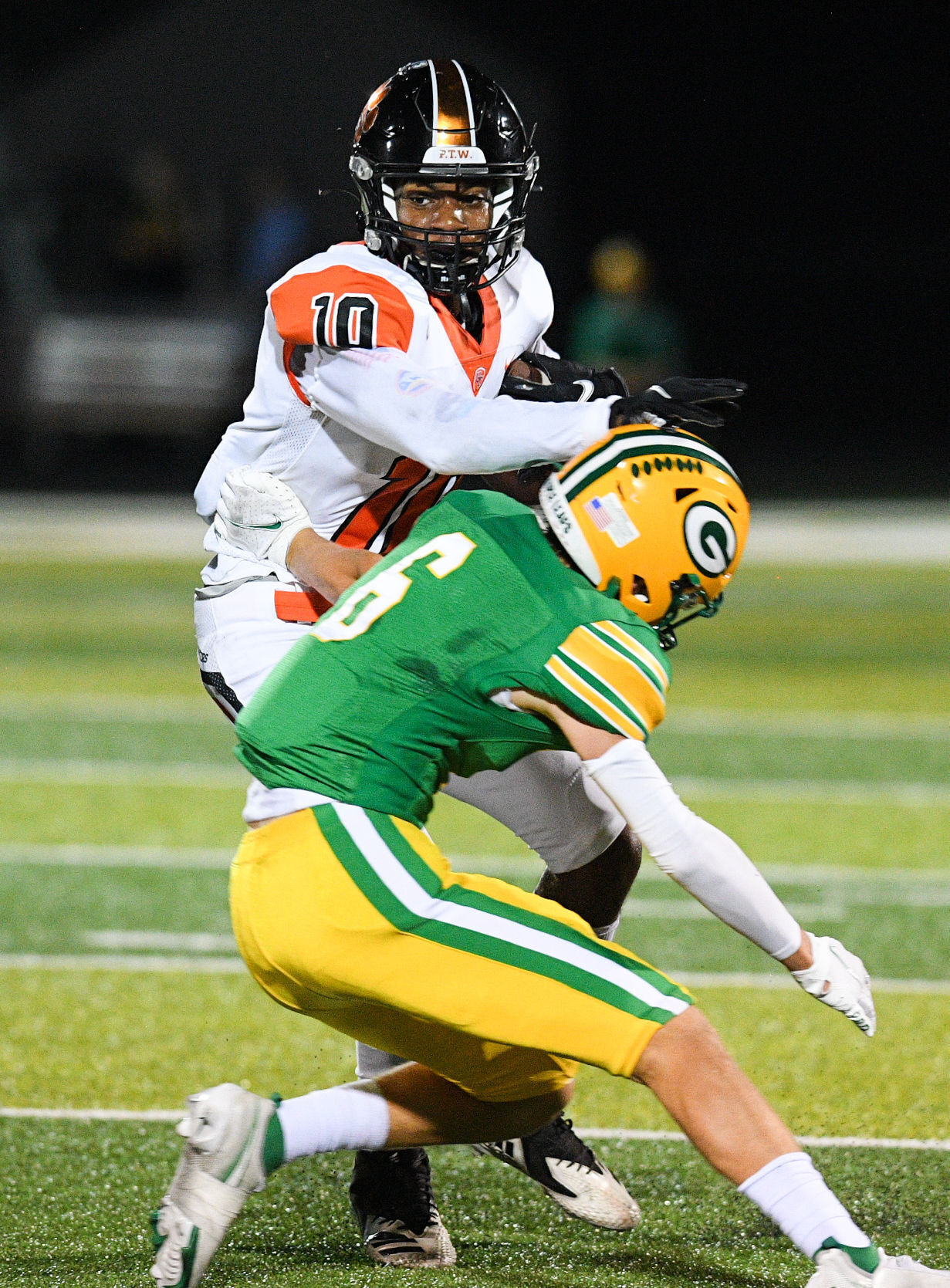 091021-qc-spt-ut-geneseo-fball-009